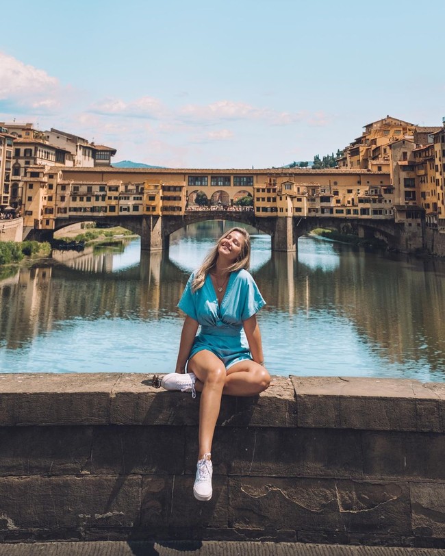 Awalnya Kiki berniat untuk liburan sejenak karena merasa tidak bahagia meski sukses dalam pekerjaan. Tak disangka setelah itu ia memutuskan untuk meninggalkan pekerjaan dan berkeliling dunia. Kiki pun memulai blog-nya The Blonde Abroad sebelum akhirnya menetap di Cape Town, Afrika Selatan awal tahun ini. Foto: Instagram @theblondeabroad