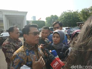 Moeldoko Tertawa Tanggapi Isu Kakak Pembina Buzzer