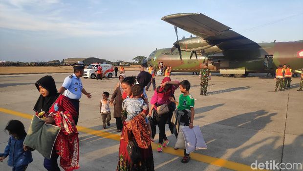 Warga yang dievakuasi berusia anak-anak hingga dewasa