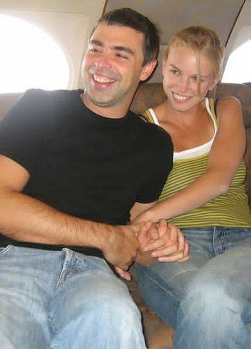 Larry Page pun tampaknya adalah seorang pria yang mengutamakan keluarga. Setelah setahun pacaran, dia menikah dengan Lucy Southworth pada tahun 2007.