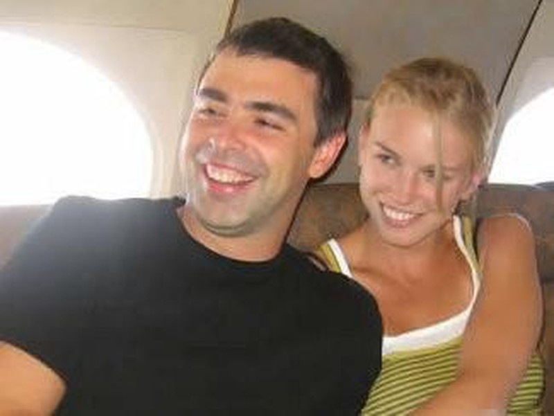 Larry Page pun tampaknya adalah seorang pria yang mengutamakan keluarga. Setelah setahun pacaran, dia menikah dengan Lucy Southworth pada tahun 2007.
