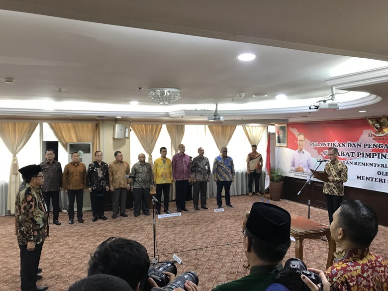 Lantik Pejabat Internal Baru, Mensos: Laksanakan Tugas Sebaik-baiknya Lantik Pejabat Internal Baru, Mensos: Laksanakan Tugas Sebaik-baiknya