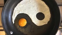 Berbentuk Ying and Yang, membuat sebagian orang tak percaya bahwa ini hanya menggunakan telur. Foto: Instagram @The_eggshibit