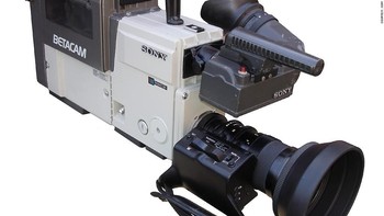 Camcoder. Sekarang banyak orang merekam video menggunakan ponsel, di era 80-an menggunakan ini.  Foto: CNN