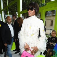 Naomi Campbell di fashion show Valentino. (Foto: Getty Images)