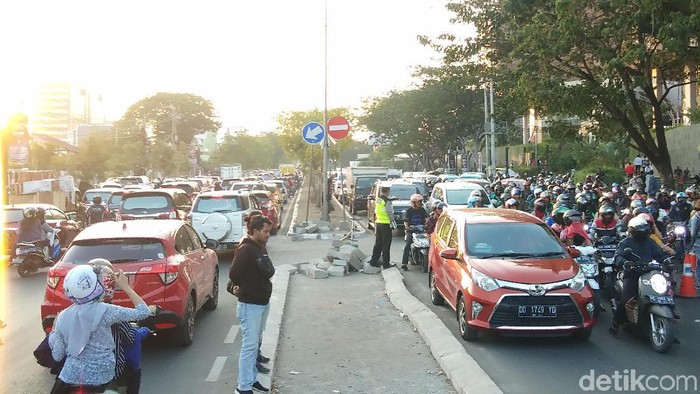 rus lalu lintas di Jl Urip Sumoharjo, Makassar, macet, Jumat (4/10/2019)