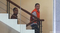 KPK menyebut duit yang sudah diberikan ke Dhamantra berjumlah Rp 2 miliar. Duit itu ditransfer lewat rekening money changer.