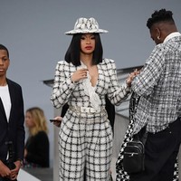 Rapper Cardi B di fashion Chanel. (Foto: Getty Images)