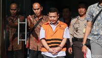 Doddy Wahyudi keluar gedung KPK usai menjalani pemeriksaan.