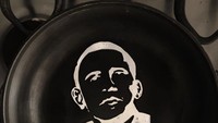 Tak melulu berbentuk bangunan, kartun atau hewan. Michele juga mampu mengubah telur menjadi bentuk potret Obama dengan tulisan HOPE di bawahnya. Foto: Instagram @The_eggshibit