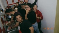 Kabar ditangkapnya Rifat tentunya membuat teman-temannya terkejut, apalagi sebelumnya mereka punya momen seru saat masak bersama di dapur. Foto: Instagram @rifatsungkar93