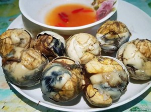 Telur Ini Viral Tapi Haram, Mengenal Balut Khas Filipina Berisi Embrio