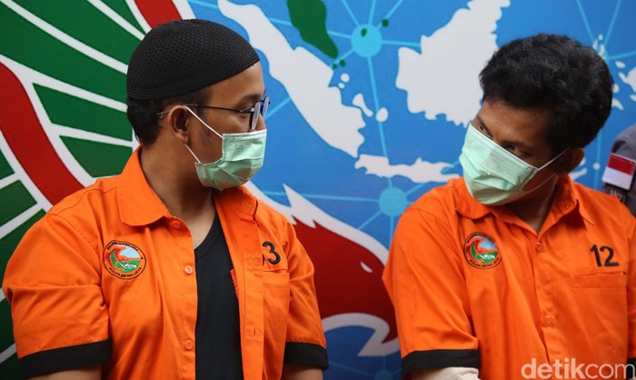 Tersandung Kasus Narkoba Artis Rifat Umar Berbaju Tahanan