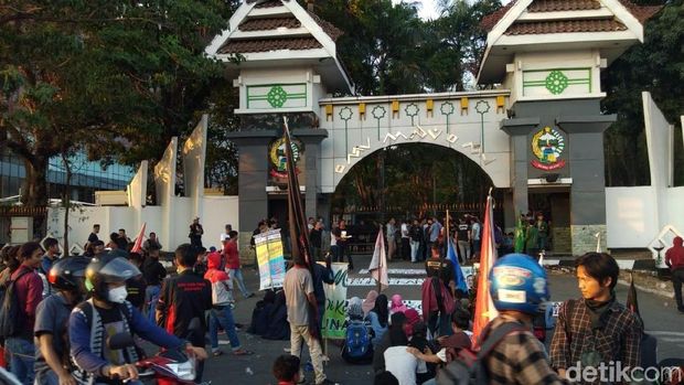  Demo di kantor gubernur Sulsel, Jumat (4/10/2019)