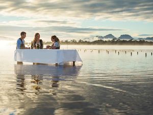 Di Australia Bisa Langsung Makan Tiram Segar di Tengah Lautan Lepas