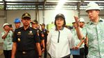 Gaya Sri Mulyani Blusukan Cek Tekstil Impor