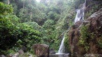 Tidak banyak traveler yang mengetahui keberadaan Air Terjun Mangngae ini. Pantas jika suasananya lebih sepi, seperti air terjun pribadi. (Abdy Febriady/detikcom)