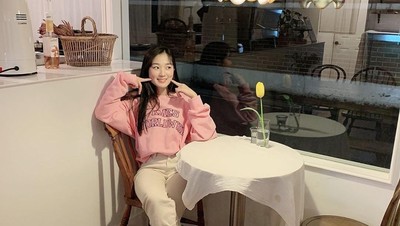 Gaya Cute Kim Hye Yoon, Bintang Extraordinary You Saat Kulineran