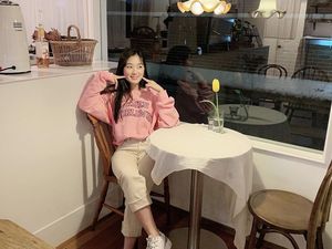 Gaya Cute Kim Hye Yoon, Bintang Extraordinary You Saat Kulineran