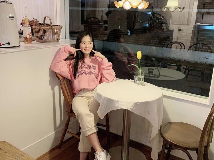 Gaya Cute Kim Hye Yoon, Bintang Extraordinary You Saat Kulineran