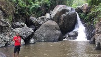 Gadis itu pun terjatuh hingga akhirnya hilang. Sejak saat itu, lokasi ini dikenal dengan nama Limbong Miala karena menelan korban. (Abdy Febriady/detikcom)