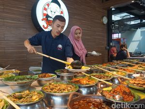 Sensasi Makan Lauk Pauk Melimpah di Nasi Kapau Juragan