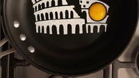 Michele mengunggahnya melalui laman instagram dengan nama @The_eggshibit. Banyak netizen yang tertarik dengan karya Michele. Seperti gambar Koloseum yang ada di Roma, Italia ini. Foto: Instagram @The_eggshibit