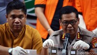 Argo mengatakan Rifat kerap membeli ganja kepada tersangka Rizki. Ganja itu dibeli dengan harga Rp 950 ribu.