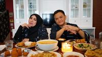 Doyan atau Rakus? Ini Vlog Perdana Melly Goeslaw dan Hedi Yunus