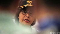 Terkait PLB, Sri Mulyani mengatakan, hanya menampung 4,1% dari total impor TPT. Menurutnya, pengurusan barang di PLB sangat teliti sehingga sulit dijadikan pintu gerbang selundupan barang impor.