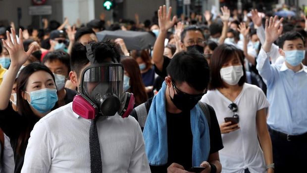 Dilarang Pakai Masker, Pendemo Hong Kong Makin Beringas