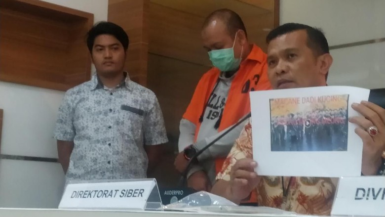 Polisi Tangkap Kreator Video Hoax Yel-yel TNI Macan Jadi Kucing Polisi Tangkap Kreator Video Hoax Yel-yel TNI Macan Jadi Kucing