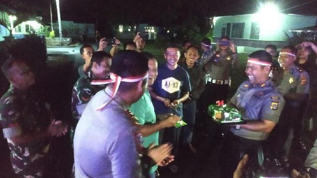 Bikin Kejutan di HUT TNI, Polisi 'Serbu' Kodim Bireuen