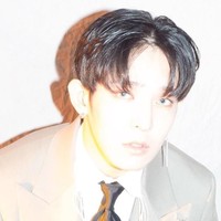 Penyanyi kelahiran 1992 ini pernah jadi kontroversi karena skandal perselingkuhannya dengan sejumlah wanita yang menghebohkan publik Korea. Perselingkuhannya ini dibongkar oleh kekasihnya sendiri, Jang Jane. Artis cantik ini tak terima karena cintanya dikhianati dan menyebarkan pesan Nam Taehyun untuk wanita lain. Foto: Instagram