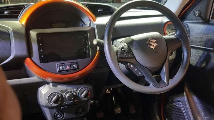 Suzuki meluncurkan mobil paling murah yaitu Maruti S-Presso. Mobil itu dibanderol mulai dari Rp 70 jutaan saja. Penasaran?