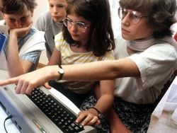 Bikin Kangen, Deretan Teknologi yang Ngehits di Era 80-an