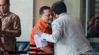 Dalam kasus dugaan suap impor bawang putih ini, KPK telah menetapkan 6 orang tersangka. Sebagai pemberi yakni Chandry Suanda (CSU) alias Afung, Doddy Wahyudi, dan Zulfikar. Sementara sebagai penerima suap, KPK menetapkan tersangka kepada anggota DPR 2014-2019 I Nyoman Dhamantra, Mirawati Basri, dan Elviyanto.