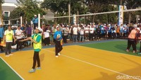 Di tim lawan Sri Mulyani harus berhadapan dengan Wakil Menteri Keuangan Mardiasmo dan jajaran dari Kementerian Koordinator Perekonomian, jajaran Bank Indonesia (BI) serta beberapa perwakilan dari industri jasa keuangan nasional.
