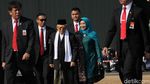 Gaya Para Tokoh Hadiri Peringatan HUT TNI