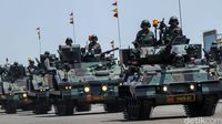 Parade alutsista dihadirkan dalam acara HUT ke-74 TNI di Lanud Halim Perdanakusuma, Jakarta.