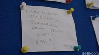 Puskesmas ini juga sangat berkomitmen dalam melayani. Mereka membuka aduan masyarakat yang bisa ditulis sendiri dalam papan pengaduan oleh pasien. (Foto: Frieda Isyana Putri/detikHealth)
