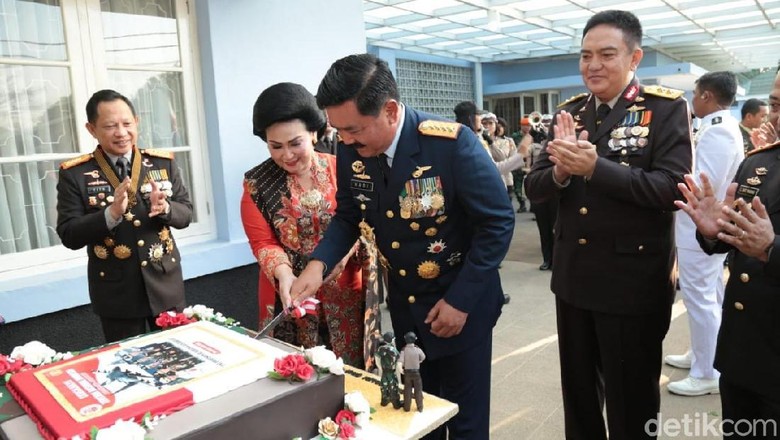Cerita Kapolri Kejutkan Panglima TNI dengan Marching Band di Rumah Dinas Cerita Kapolri Kejutkan Panglima TNI dengan Marching Band di Rumah Dinas