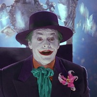 Pada film Batman versi sutradara Tim Burton (1989), karakter Joker diperankan oleh aktor kawakan Jack Nicholson. Kali ini, Joker tampil lebih dandy dengan setelan berdasi pussy bow serta korsase yang terbuat dari bunga asli. (Foto: Dok. IMDb)
