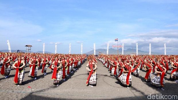 Akhir Pekan di Banyuwangi, Ada Gandrung Menari di Pantai