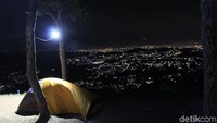 Dengan jarak kurang lebih 1,5 KM dari Masjid Agung Lembang atau sekitar 45 menit dari Kota Bandung, Geger Bintang Matahari bisa jadi destinasi pilihan saat liburan ke Bandung. (Yudha/detikcom)