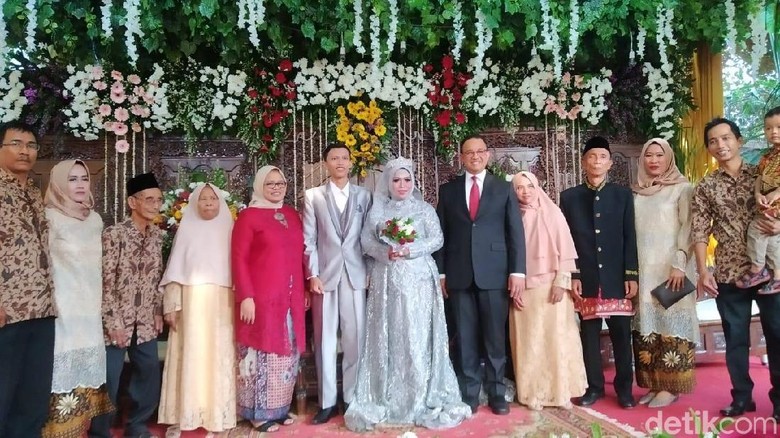 Rumah Dipakai Tetangga untuk Resepsi Nikah, Anies: Alhamdulillah Bermanfaat Rumah Dipakai Tetangga untuk Resepsi Nikah, Anies: Alhamdulillah Bermanfaat