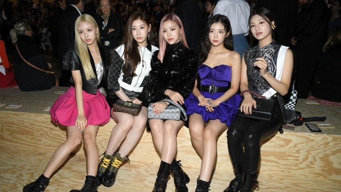 PARIS, FRANCE - OCTOBER 01: K pop band Itzy attend the Louis Vuitton Womenswear Spring/Summer 2020 show as part of Paris Fashion Week on October 01, 2019 in Paris, France. (Photo by Pascal Le Segretain/Getty Images)