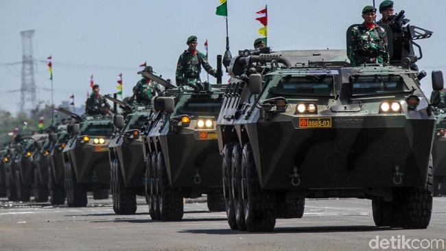 Alutsista di HUT TNI ke-74, dari Anoa Hingga Leopard