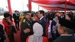 Potret SBY di HUT TNI: Salaman dengan Megawati hingga Jokowi