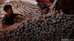 Melihat Produksi Kerupuk Bawang Putih di Rancasari